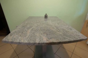 Stół granitowy Juparana Duorado
